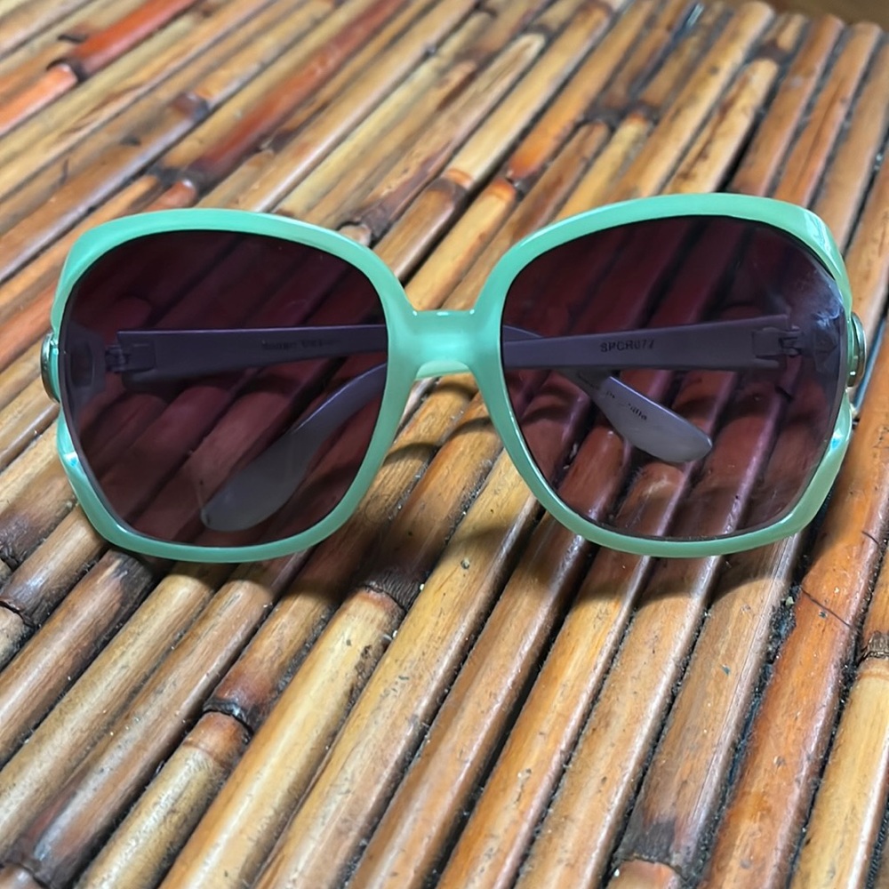 SUNGLASSES